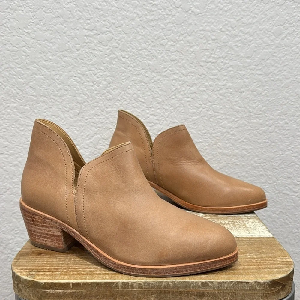 Nisolo  Everyday Leather Ankle Bootie Almond Size 7